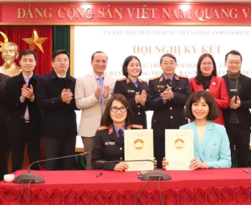 Lễ ký kết Quy chế phối hợp công tác giữa Ban thường trực Ủy ban MTTQ quận...