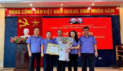 Lễ trao Huy hiệu 30 năm tuổi Đảng của Chi bộ Viện kiểm sát nhân dân...