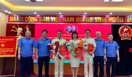 Chi bộ Viện KSND quận Hai Bà Trưng tổ chức Lễ kết nạp Đảng viên mới