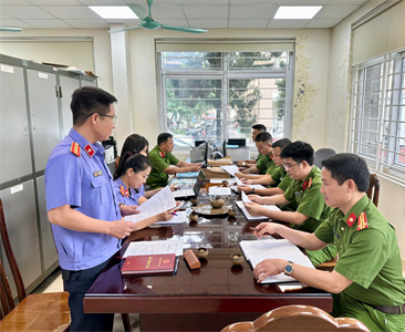 Viện KSND huyện Ba Vì thực hiện kiểm sát trực tiếp việc tạm giữ, tạm giam và...