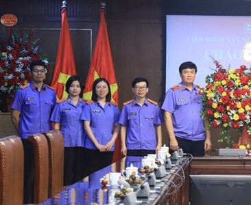 Lãnh đạo Viện KSND thành phố Hà Nội chúc mừng các cơ quan báo chí nhân kỷ...