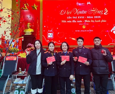 Đoàn thanh niên Viện KSND quận Cầu Giấy tham gia chương trình hiến máu đầu...