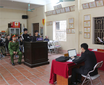 Viện KSND thị xã Sơn Tây phối hợp với TAND cùng cấp xét xử lưu động vụ án...