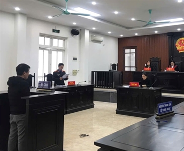 Phiên tòa xét xử sơ thẩm theo thủ tục rút gọn vụ án Vận chuyển hàng cấm