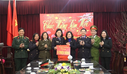 Ấm lòng tình đồng chí