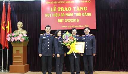 Lễ trao tặng Huy hiệu 30 năm tuổi Đảng nhân dịp kỷ niệm ngày thành lập...