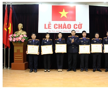 Viện KSND thành phố Hà Nội tổ chức khen thưởng đột xuất và chia tay cán bộ...