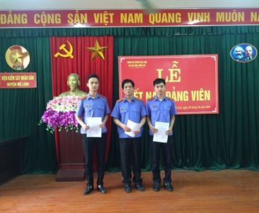 Chi bộ Viện KSND huyện Mê Linh kết nạp Đảng viên mới