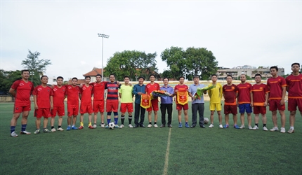 Sôi nổi trận cầu giao hữu giữa VKS Hà Nội - Công an thành phố nhân dịp...