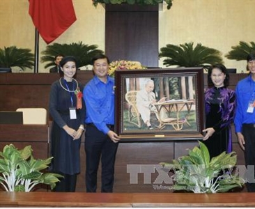 Chủ tịch Quốc hội gặp mặt Đoàn đại biểu thanh niên tiên tiến làm theo lời Bác