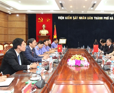 Lãnh đạo Viện KSND thành phố Hà Nội tiếp xã giao Đoàn đại biểu Viện KSND khu...