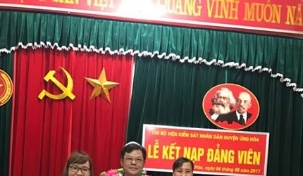 Chi bộ Viện KSND huyện Ứng Hòa tổ chức Lễ kết nạp Đảng viên mới