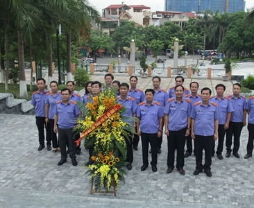 Viện KSND thành phố Hà Nội dâng hương tưởng niệm đồng chí Hoàng Quốc Việt