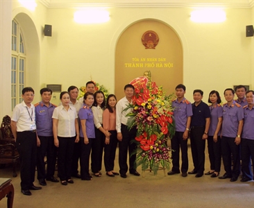 Viện KSND thành phố Hà Nội chúc mừng TAND thành phố Hà Nội nhân kỷ niệm 72...